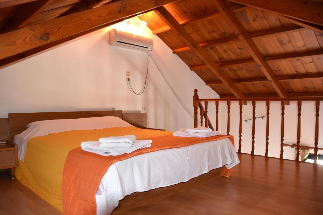 Irides Apartments Megalochori  Экстерьер фото